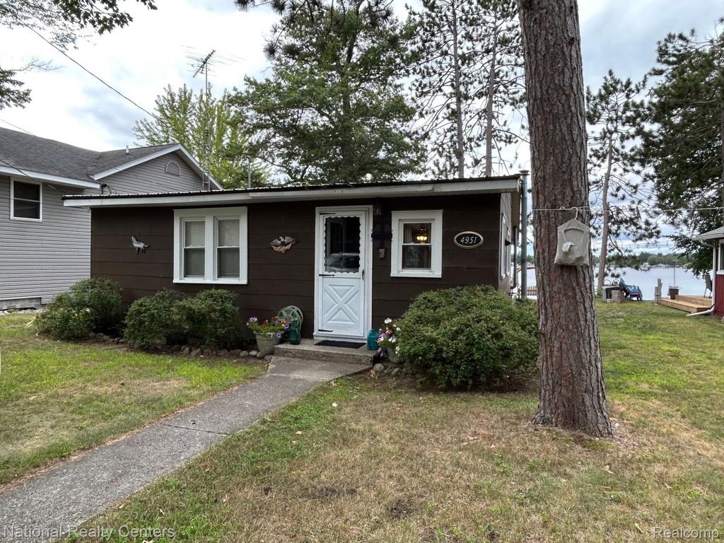 4951 Kokosing Road, Plainfield township