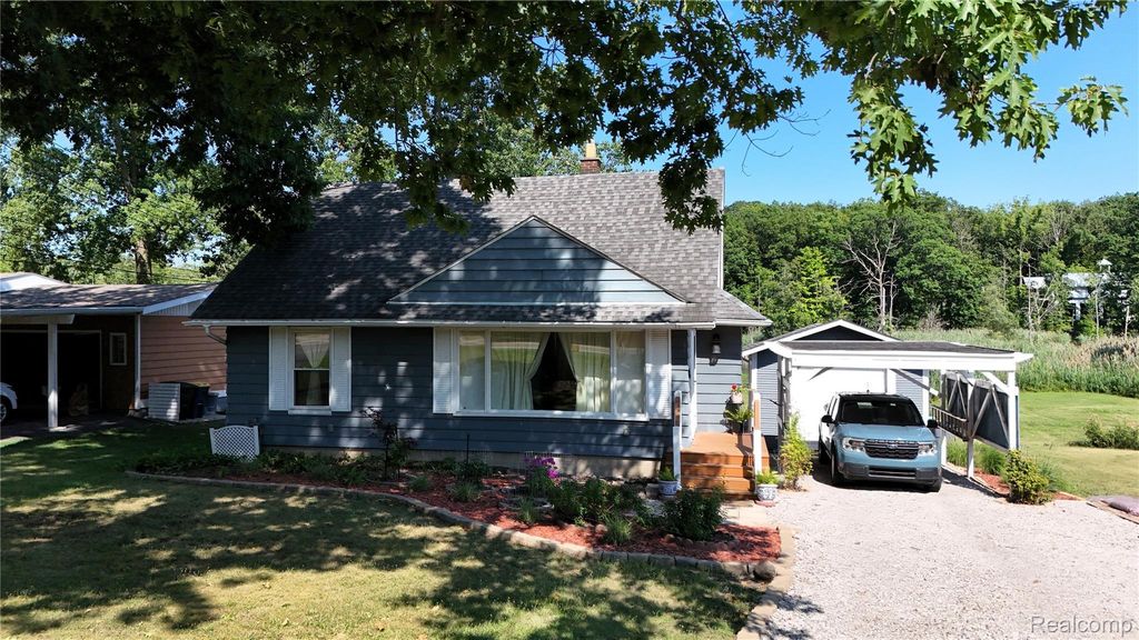 22827 Meridian Road, Grosse Ile township