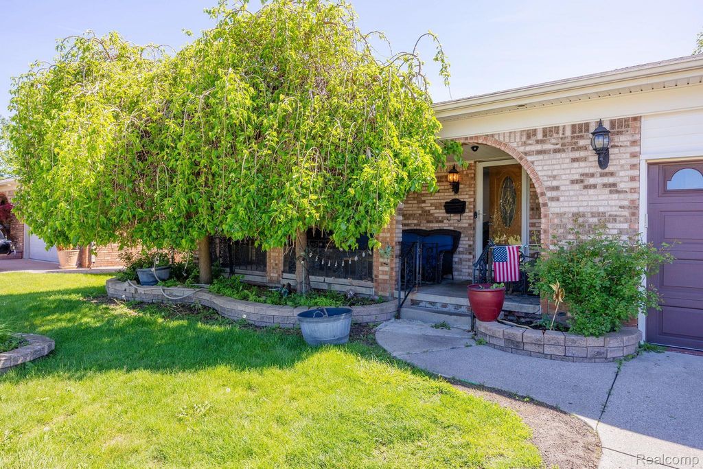 5858 Reuter Street, Dearborn