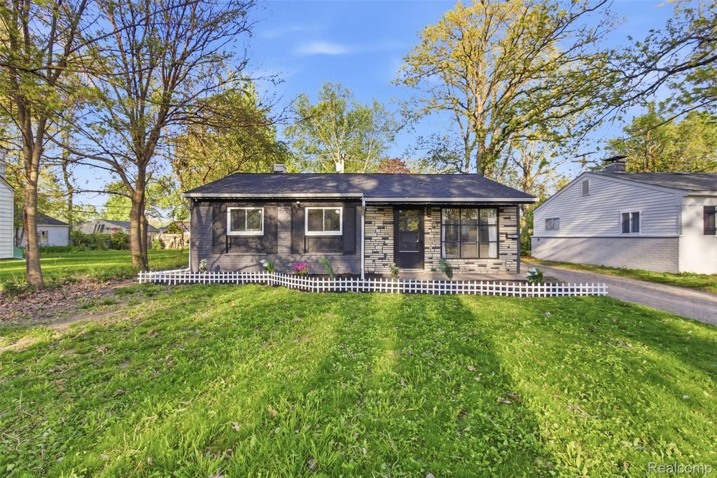 28032 Fairfax Street, Southfield city