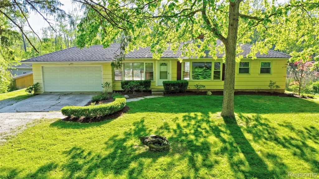 5890 Grange Hall Road, Holly