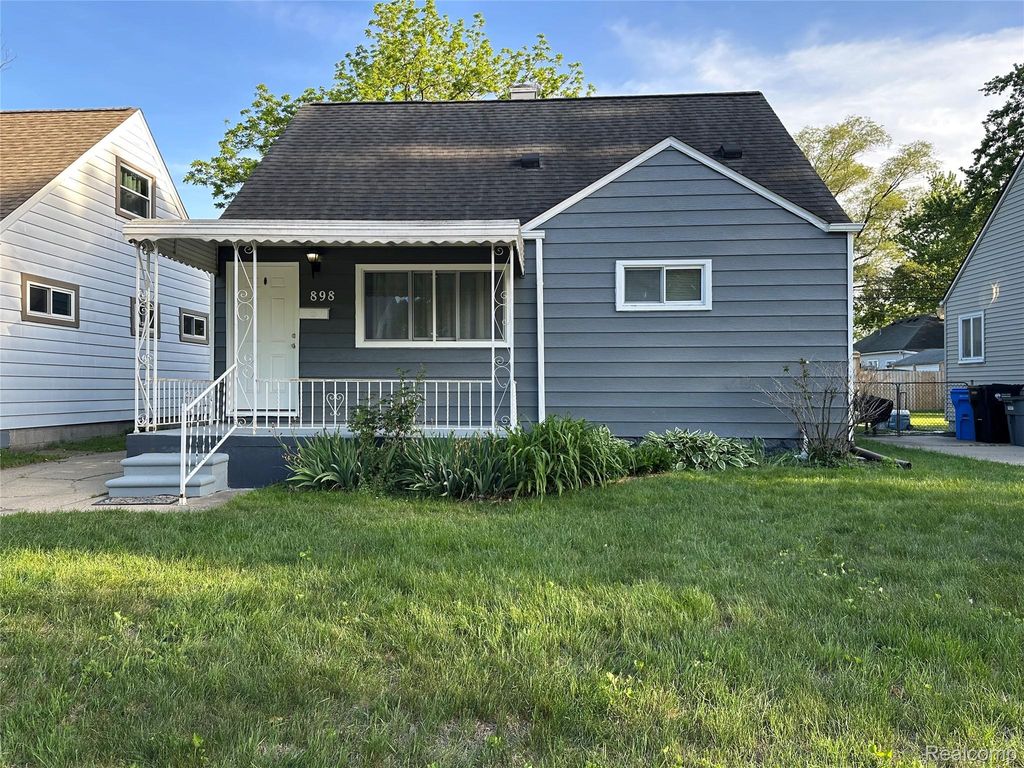 898 E Barrett Avenue, Madison Heights city