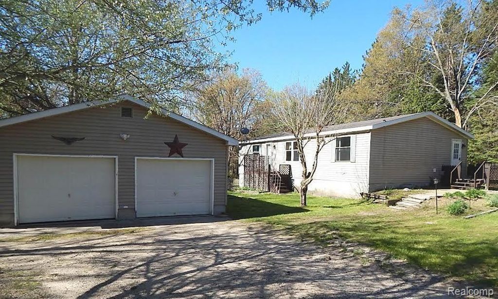 2389 W Maplehurst Drive, Gerrish township