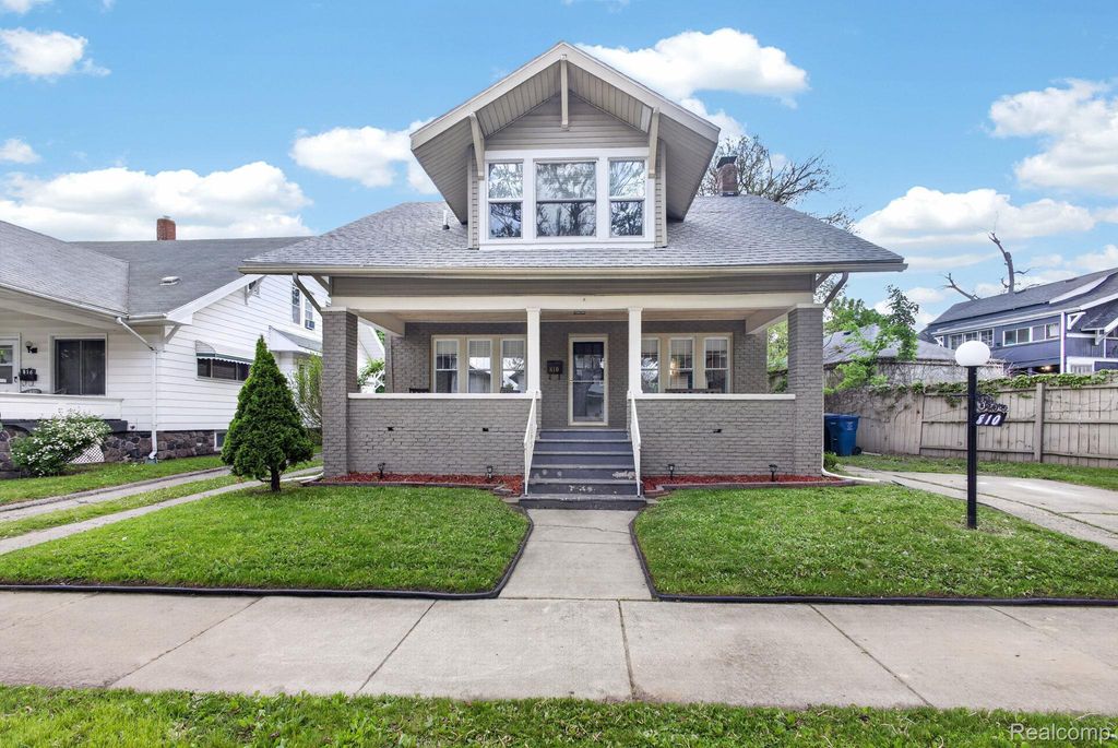 810 E 8th Street, Flint