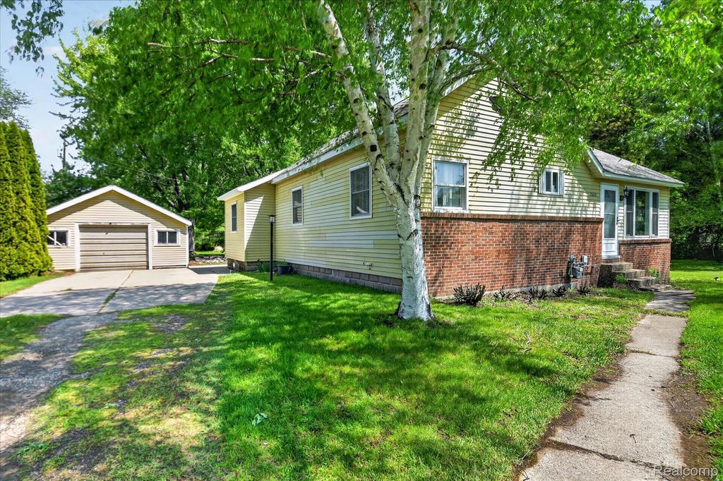 3660 Keewahdin Road, Fort Gratiot