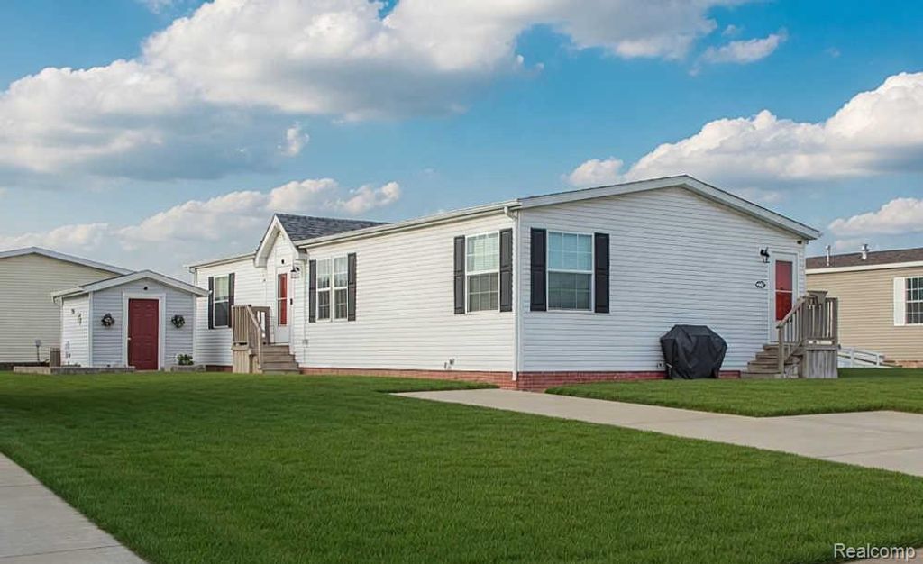 11160 Walden Court, Green Oak township