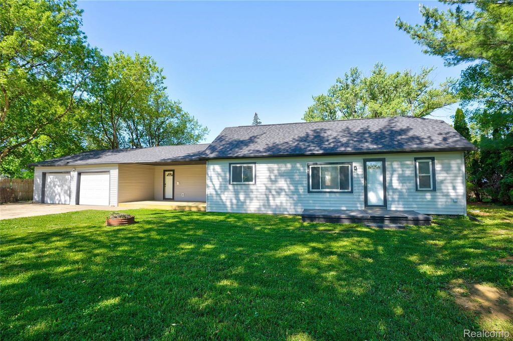 8053 Leadley Avenue, Genesee charter township