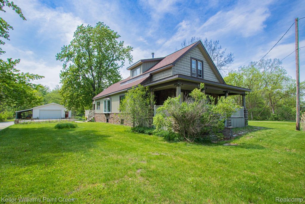 2165 Michigan Road, Port Huron city