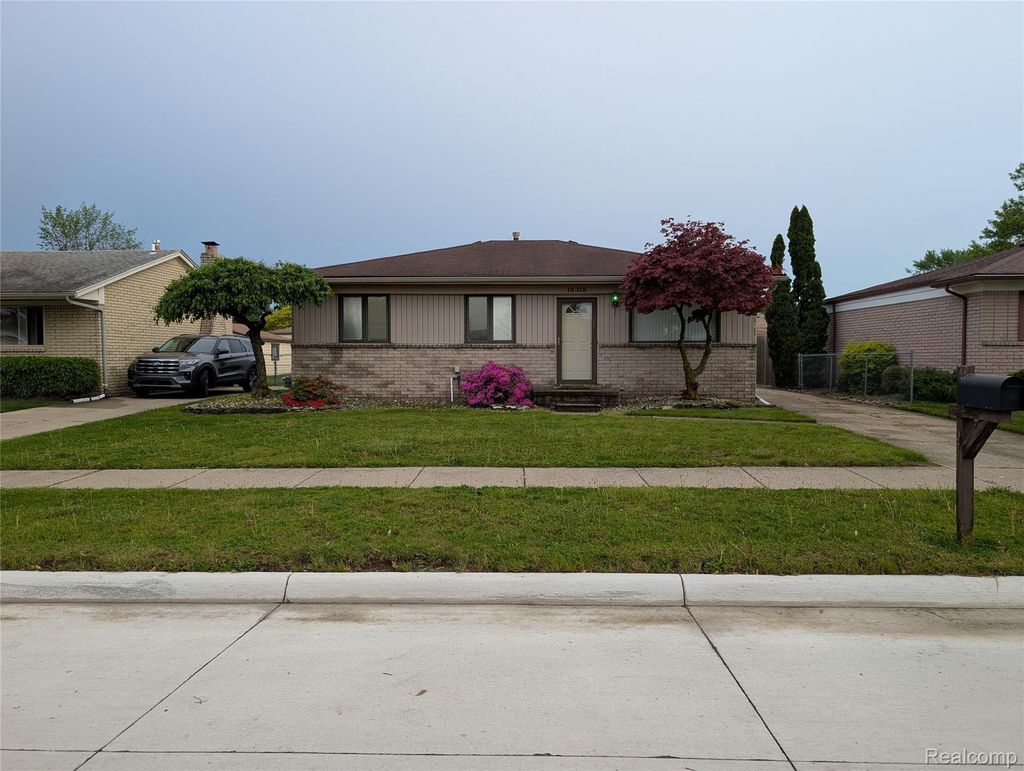 16318 Wellington Avenue, Roseville city