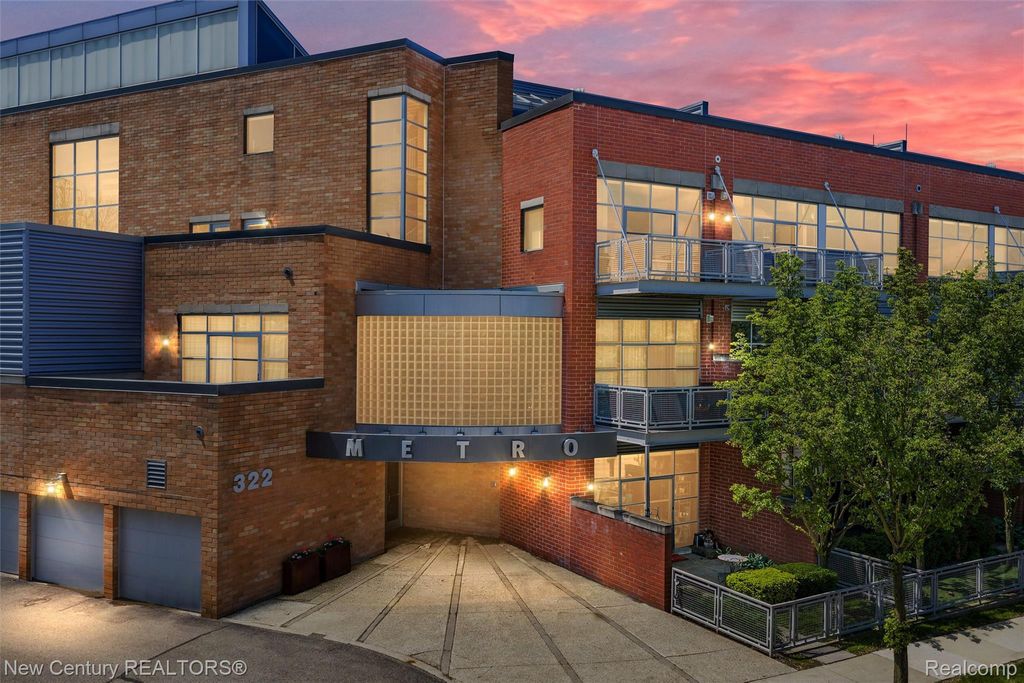 322 E Harrison Avenue 4, Royal Oak