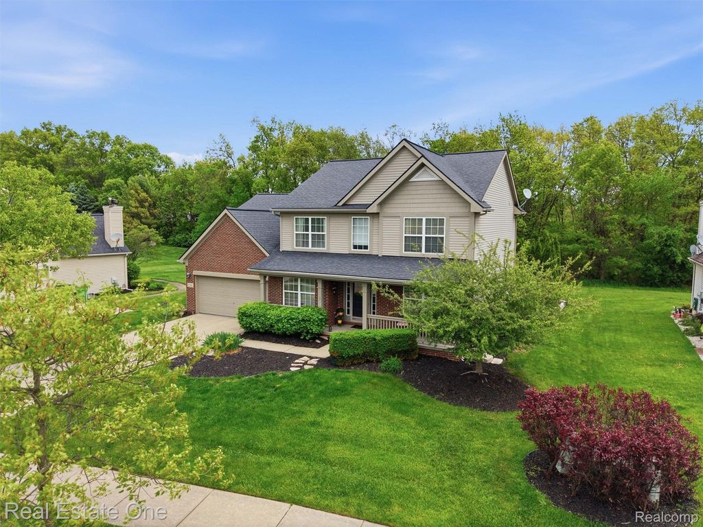 1786 Four Seasons Drive, Hartland township