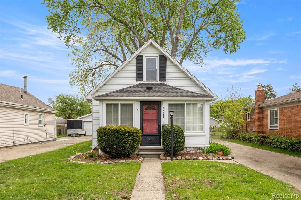 5706 Robindale Avenue, Dearborn Heights city