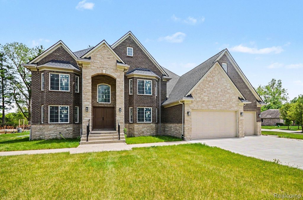 56350 Willow Creek Boulevard, Shelby charter township