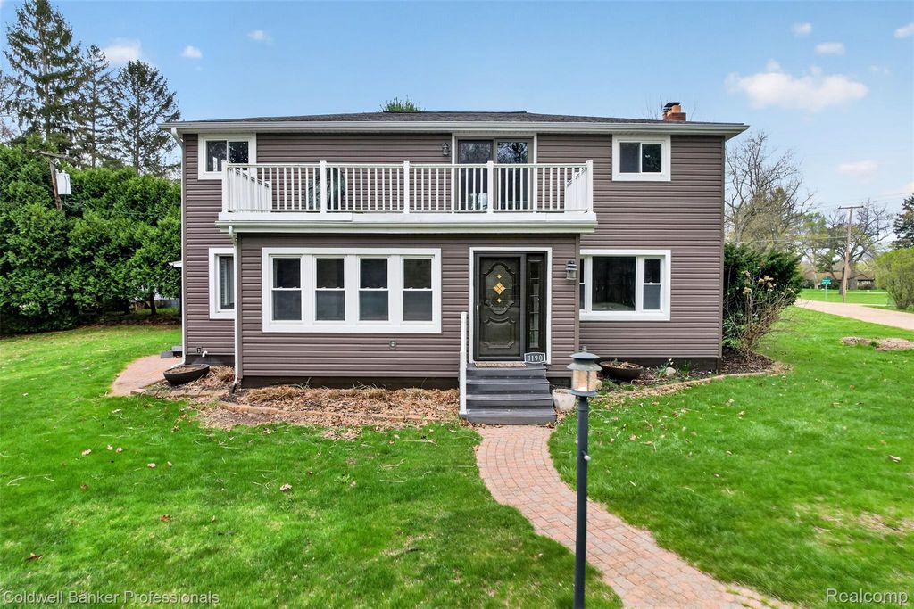 1190 Olander Drive, Elba township