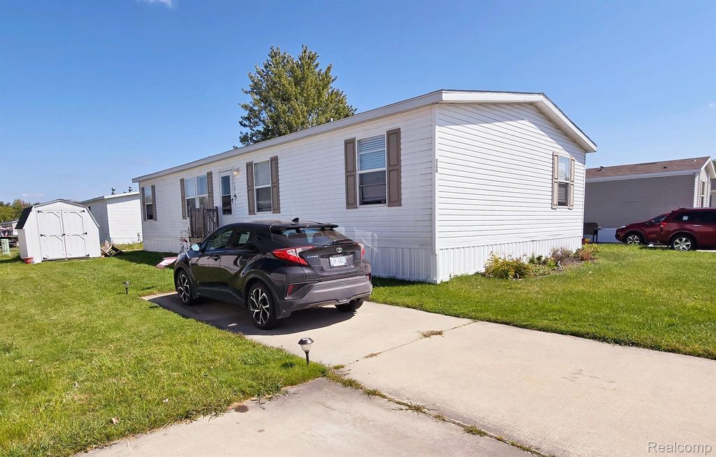 528 Elmwood Lane, Columbus township