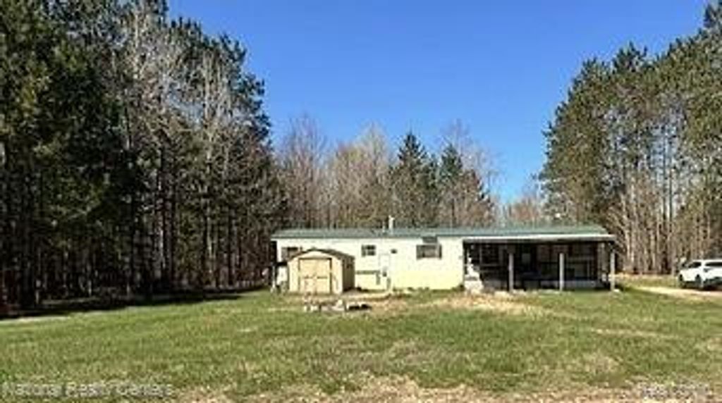 3727 Boardwalk Way Ne, Rapid River township