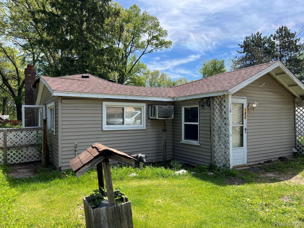 180 Fonda Drive, Deerfield township