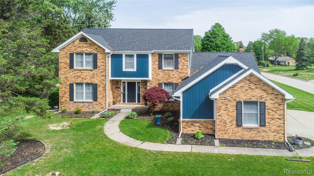 9359 Lochmoor Drive, Davison township