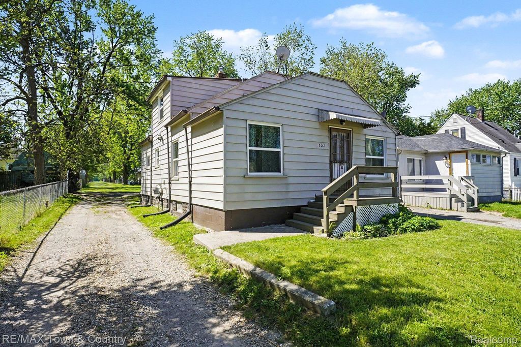 2062 E Schumacher Avenue, Burton city