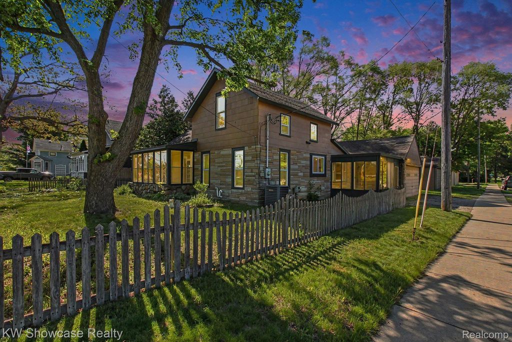 349 W Livingston Road, Highland charter township