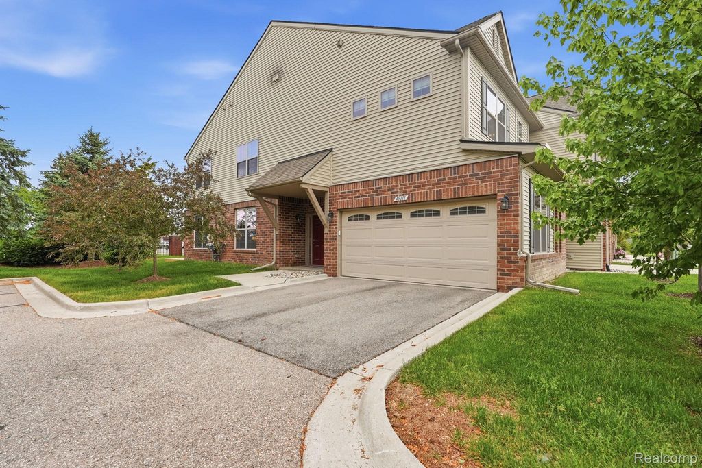 49111 Charnwood Drive, Macomb township