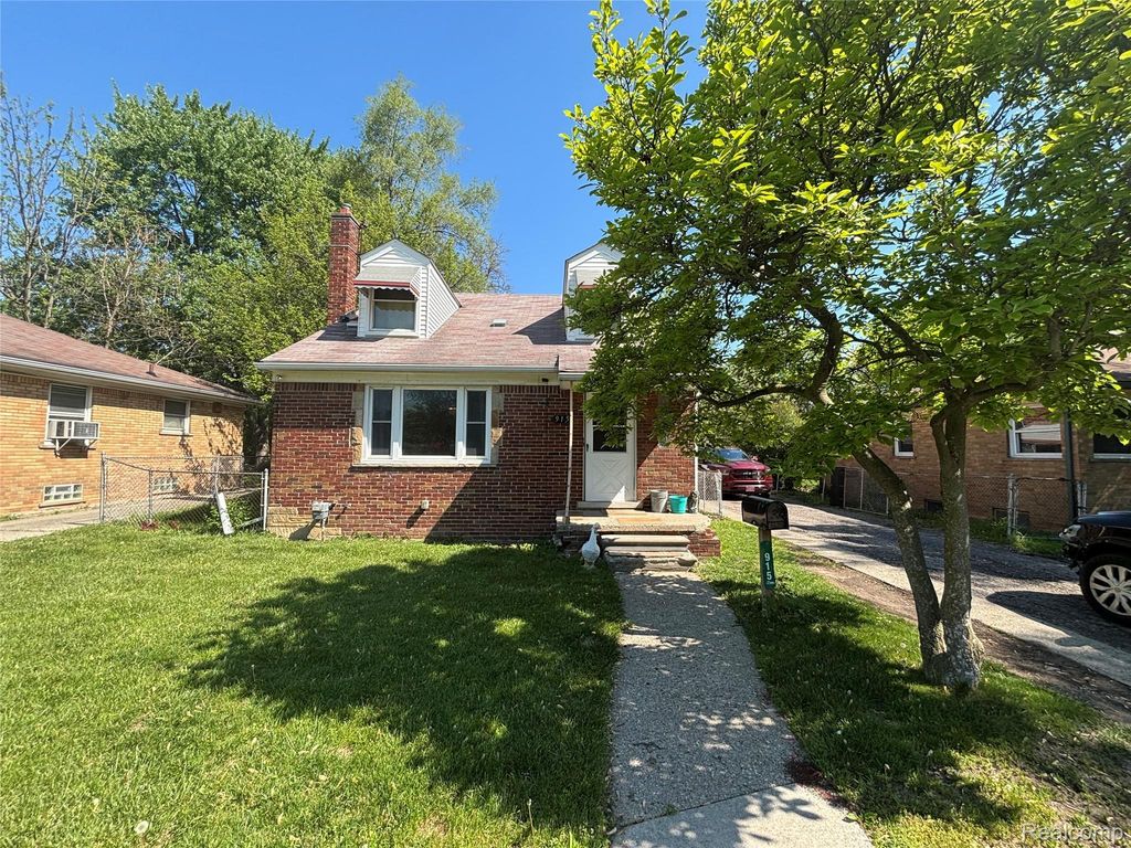 915 E 14 Mile Road, Clawson city
