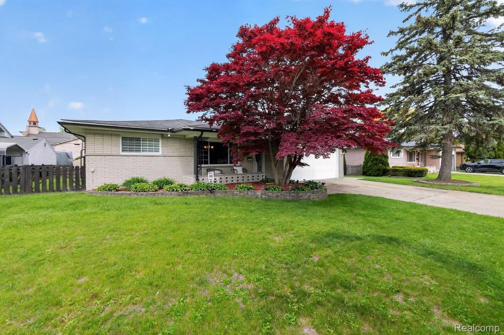 38031 Charwood Drive, Sterling Heights city