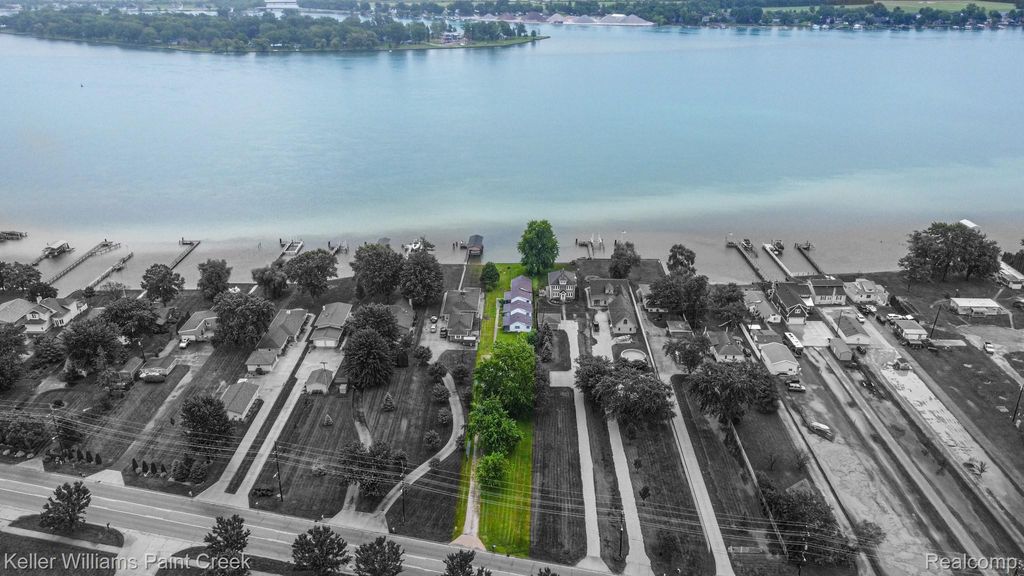 6533 River Road, Marine City city