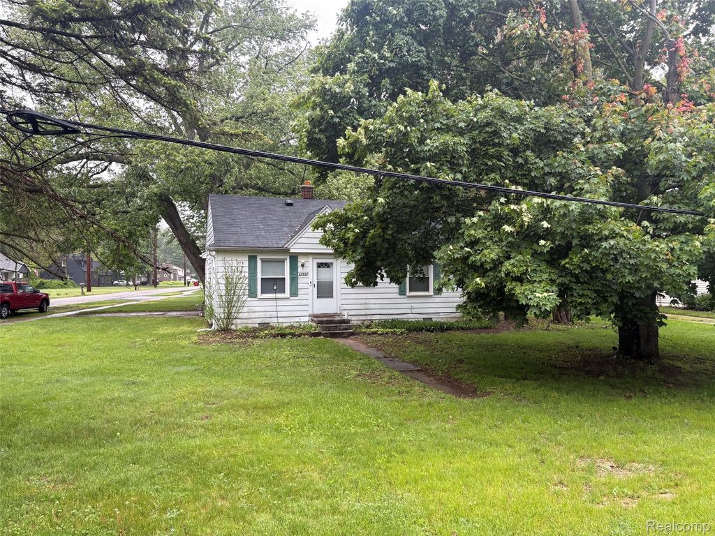22517 Berg Road, Southfield city