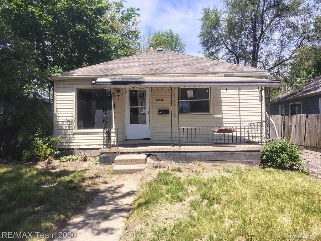 24806 Frisbee Street, Detroit city