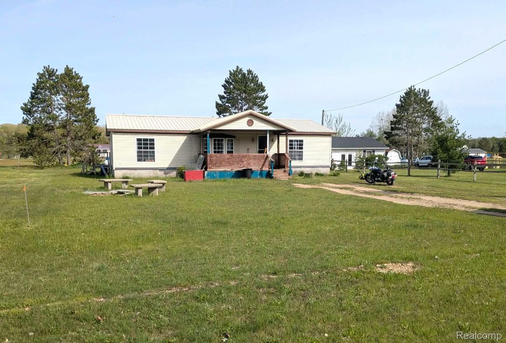 5554 N Sauble Lake Drive, Sauble township