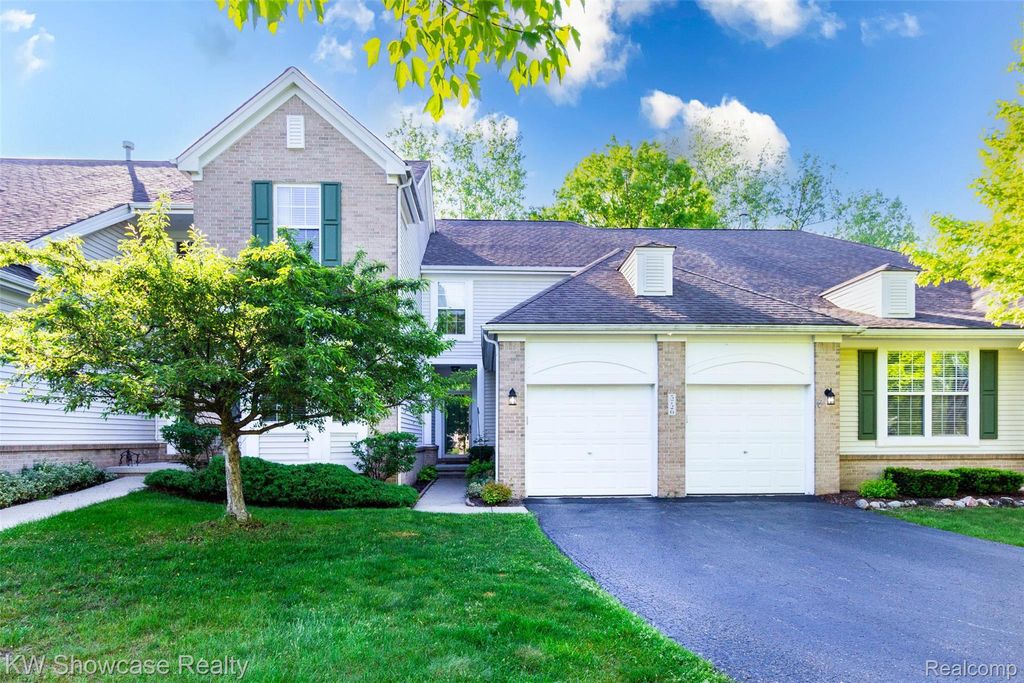 5726 Pinecroft Court 44, Clawson
