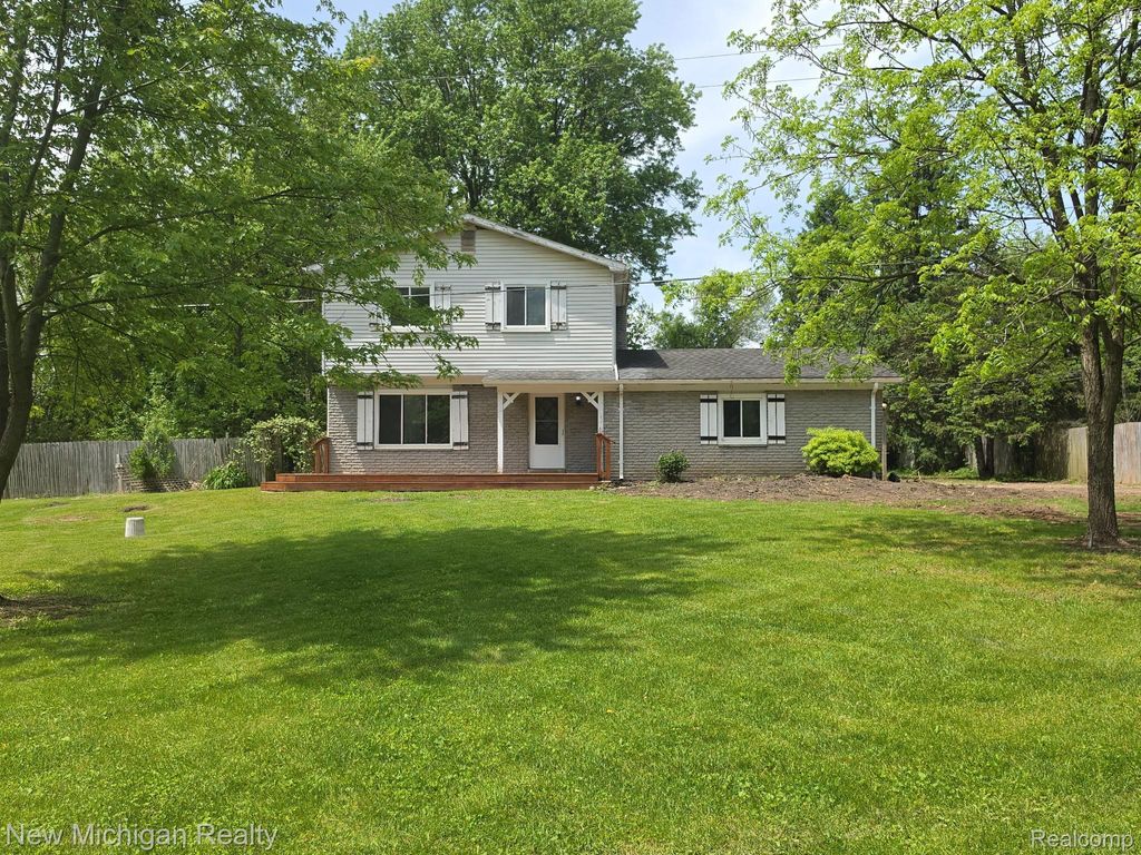 895 Garner N, Milford charter township