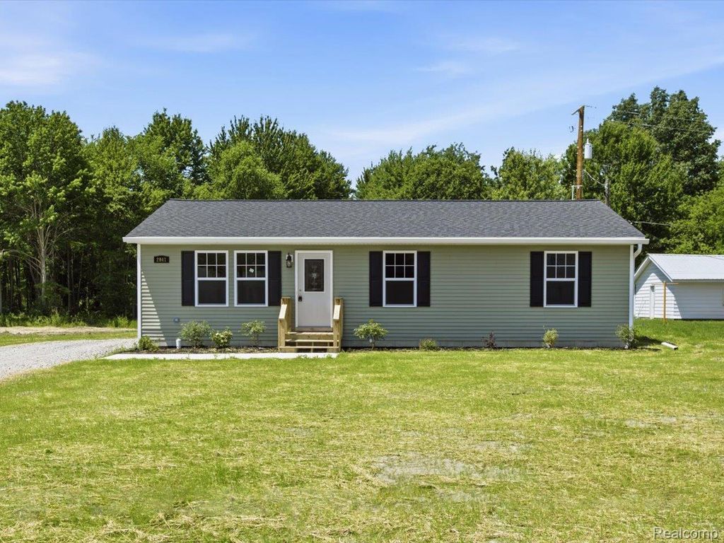 2941 Beach Road, Port Huron charter township