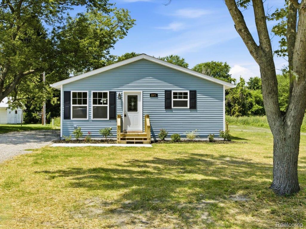 2971 Beach Road, Port Huron charter township