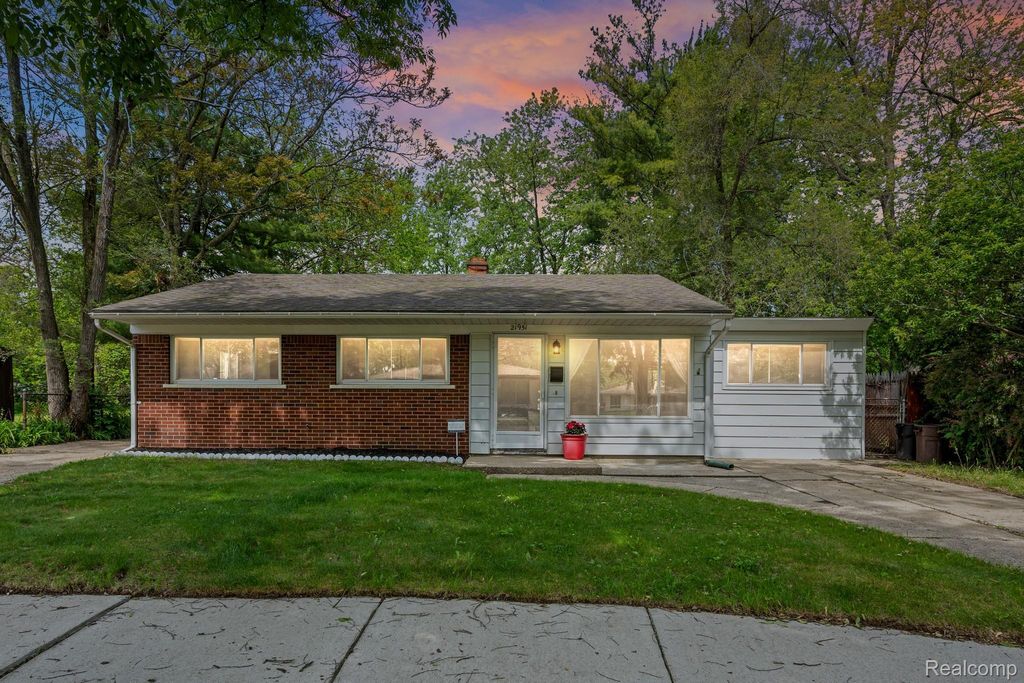 21951 Morton Street, Oak Park city