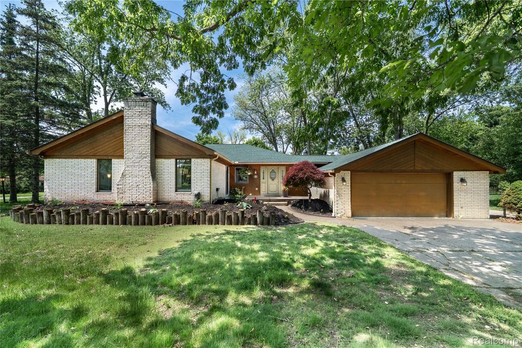 7806 Circle Boulevard, West Bloomfield charter township