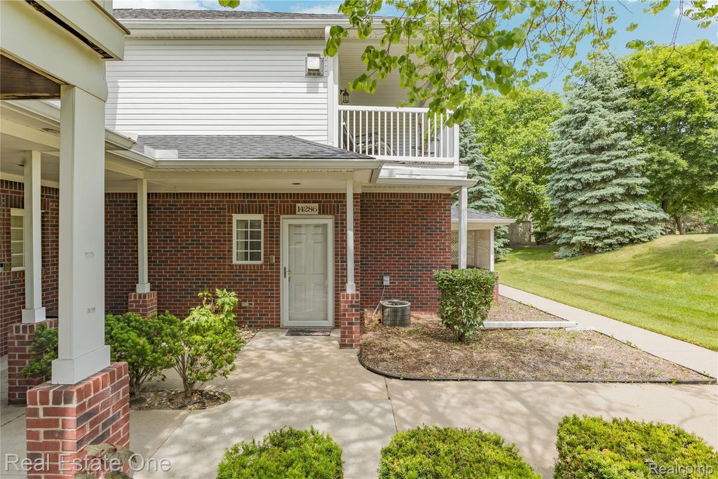 14286 Moravian Manor Circle, Sterling Heights