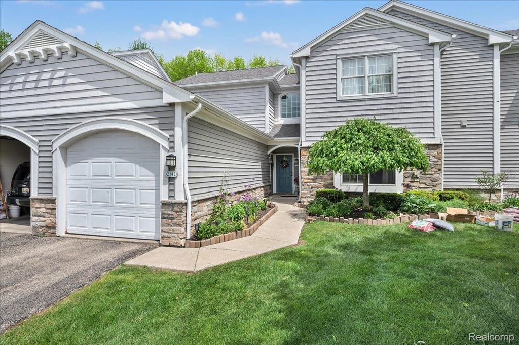 2142 Carriage Hill Circle, Lapeer