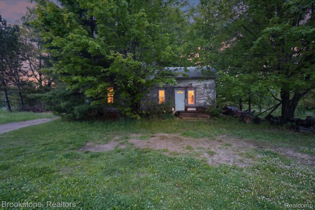4658 E Territorial Road, Henrietta township