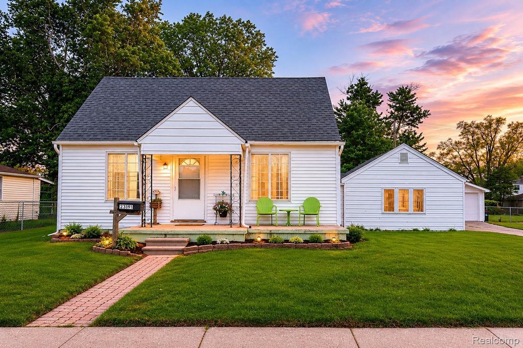 23191 Hill Avenue, Warren city