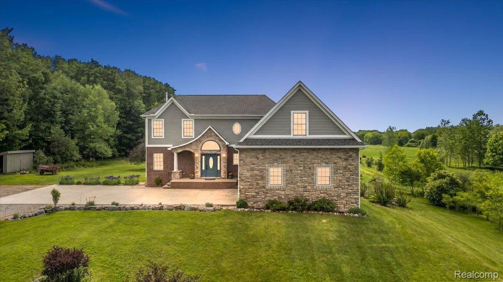 5035 Hidden Ridge Drive, Hadley township
