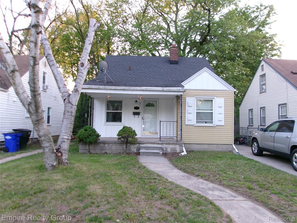 7507 W Parkway Street, Redford