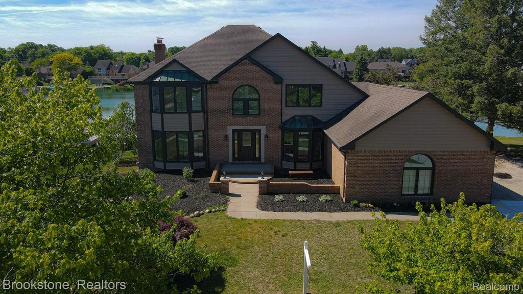 8828 Grace Street, Shelby charter township