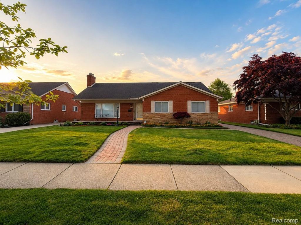20085 Wedgewood Drive, Grosse Pointe Woods city