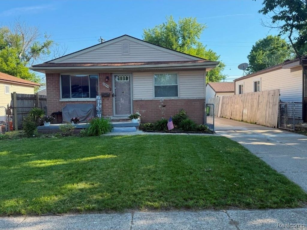 20555 Woodward Street, Clinton charter township