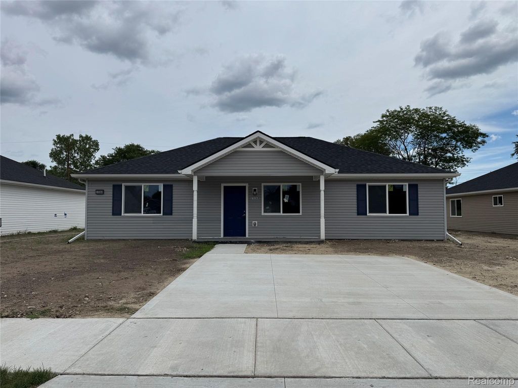 23268 Wellington Avenue, Warren city