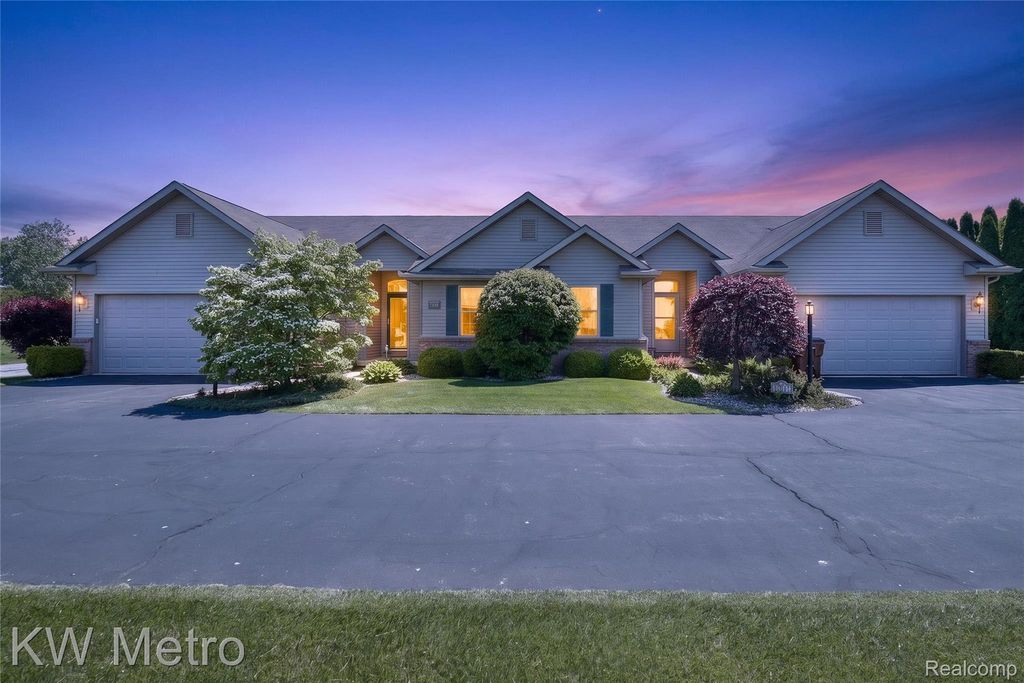 717 Koreys Circle, Blissfield