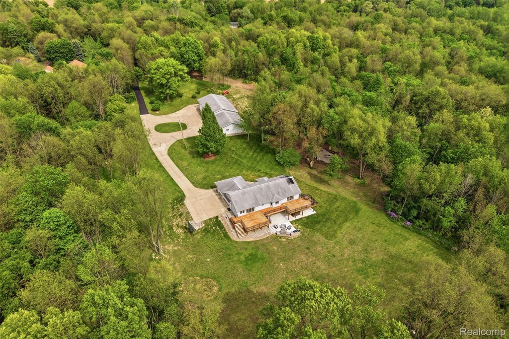 13158 Wood Road, DeWitt charter township