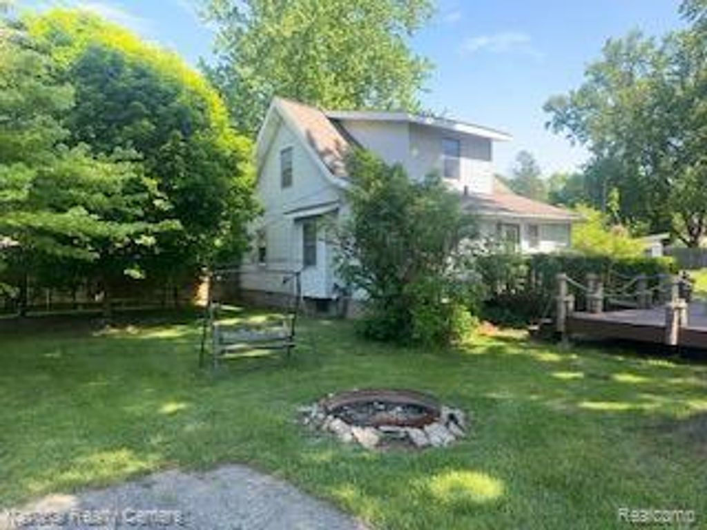 20 Crescent Lake Road, Waterford charter township